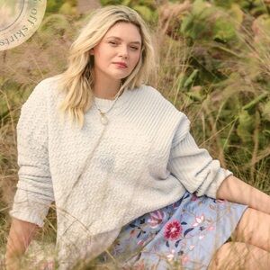 ARULA Cream Cable-Knit Crewneck Sweater